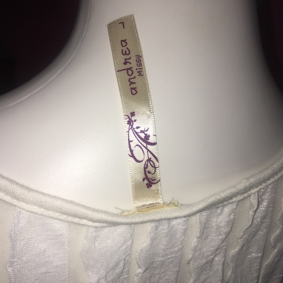 WHITE AND LOOSE FITTED FEATHERED BLOUSE - Picture 4 of 8